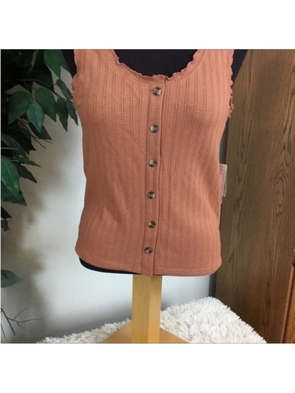 SO button down sleeveless tank Woman’s Junior’s size L cinnamon scoop neck - Picture 5 of 11